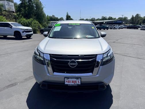 Silver 2025 Nissan Pathfinder SV