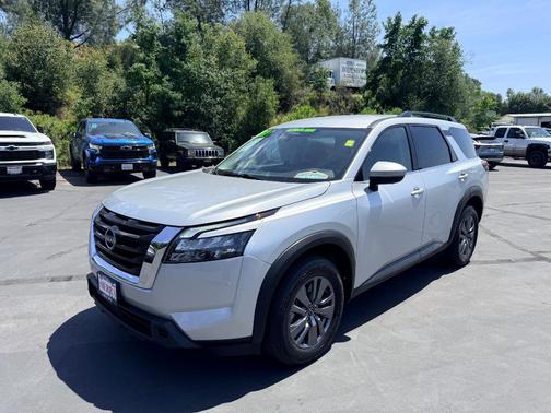 Silver 2025 Nissan Pathfinder SV