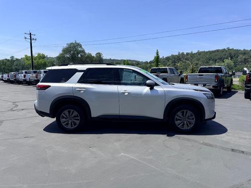 Silver 2025 Nissan Pathfinder SV