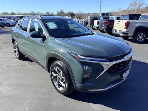 2025 Chevrolet Trax LT