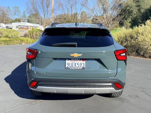 2025 Chevrolet Trax LT