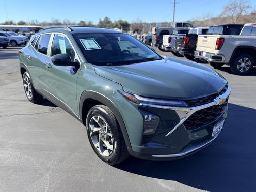 2025 Chevrolet Trax LT