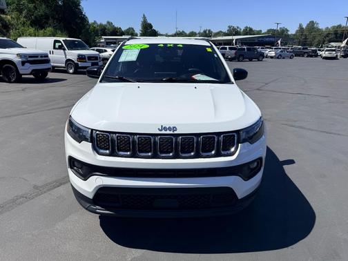 White 2024 Jeep Compass Latitude