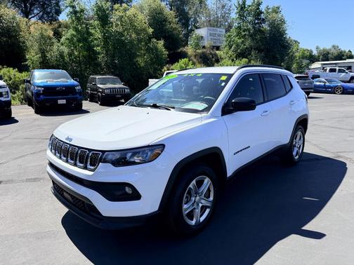 White 2024 Jeep Compass Latitude