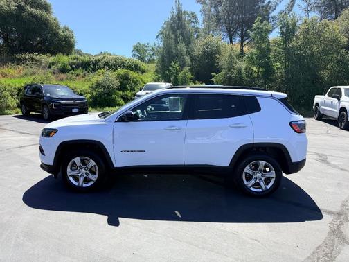 White 2024 Jeep Compass Latitude