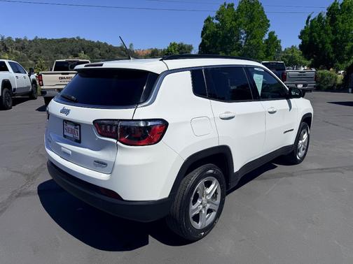 White 2024 Jeep Compass Latitude