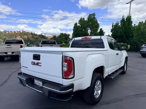 Summit White 2018 GMC Canyon