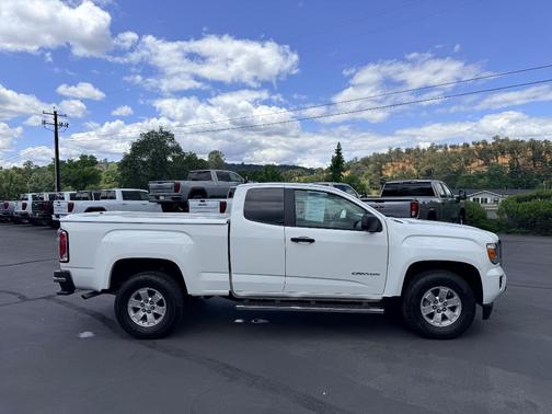 Summit White 2018 GMC Canyon