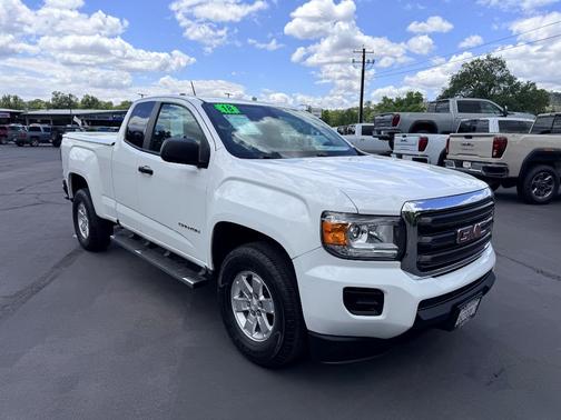 Summit White 2018 GMC Canyon