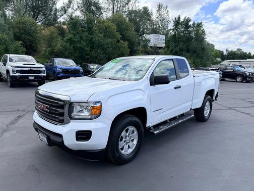 Summit White 2018 GMC Canyon