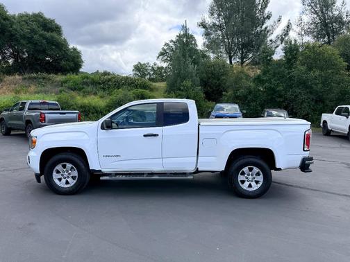 Summit White 2018 GMC Canyon