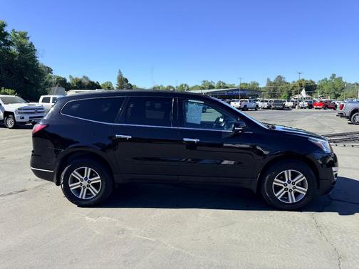 Mosaic Black Metallic 2017 Chevrolet Traverse 1LT
