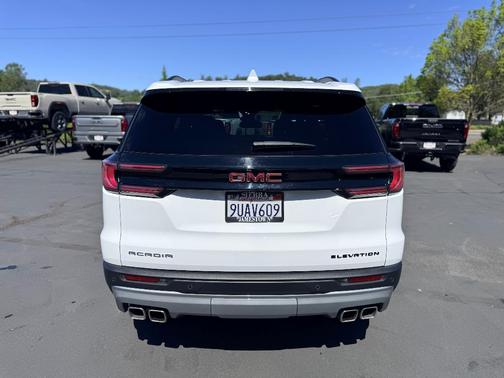 2025 GMC Acadia Elevation