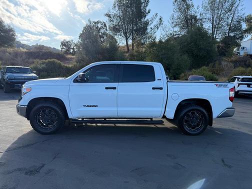 2017 Toyota Tundra SR5