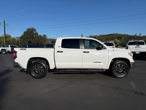 2017 Toyota Tundra SR5