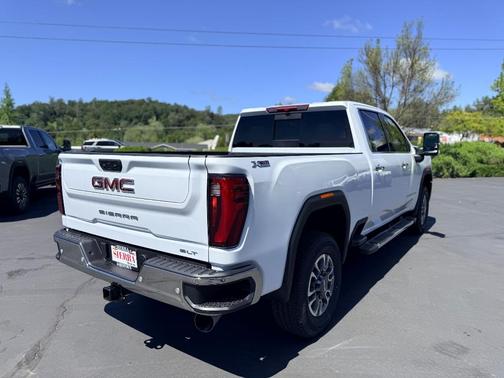 Glacier White 2026 GMC Sierra 2500 SLT
