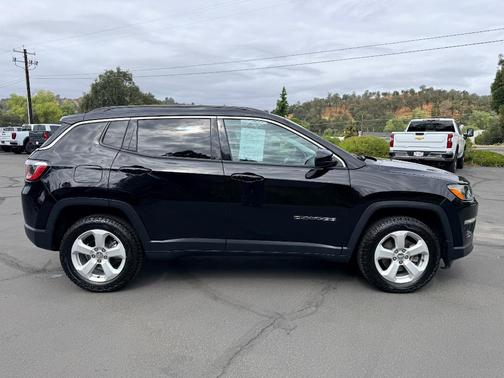Black 2019 Jeep Compass Latitude