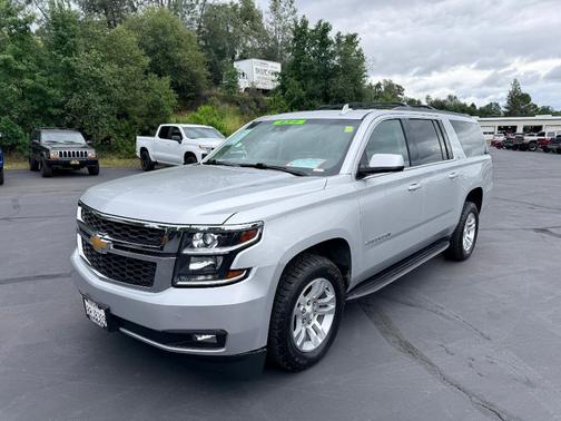 Silver Ice Metallic 2019 Chevrolet Suburban LT
