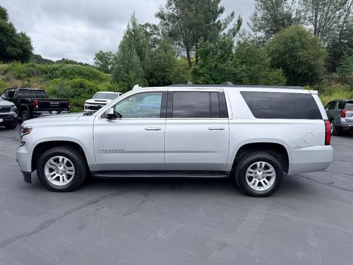 Silver Ice Metallic 2019 Chevrolet Suburban LT