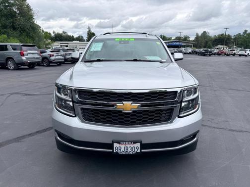 Silver Ice Metallic 2019 Chevrolet Suburban LT