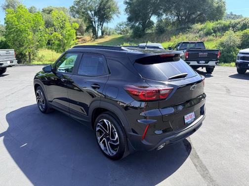 Mosaic Black Metallic 2026 Chevrolet Trailblazer RS