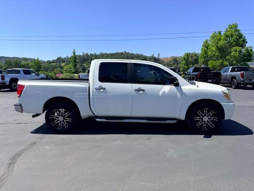White 2006 Nissan Titan XE Crew Cab