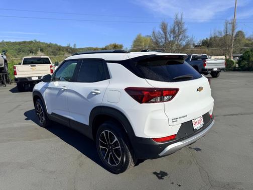 Summit White 2026 Chevrolet Trailblazer LT