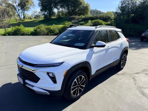 Summit White 2026 Chevrolet Trailblazer LT