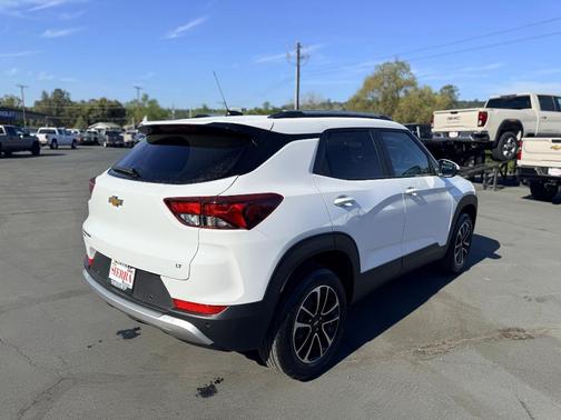 Summit White 2026 Chevrolet Trailblazer LT