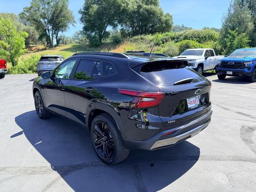 Mosaic Black Metallic 2026 Chevrolet Trax ACTIV