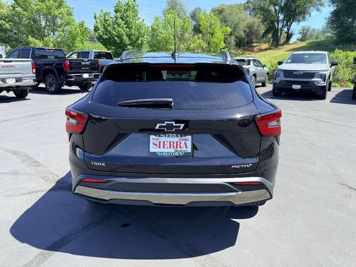 Mosaic Black Metallic 2026 Chevrolet Trax ACTIV