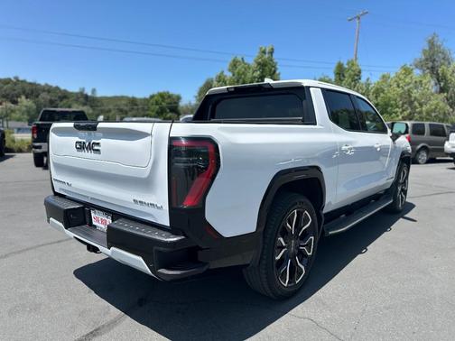 2025 GMC Sierra EV Denali