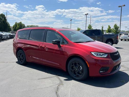 2025 Chrysler Pacifica Hybrid Premium S Appearance Pkg