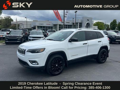 Bright White Clearcoat 2019 Jeep Cherokee Latitude