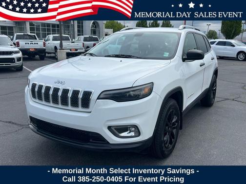 Bright White Clearcoat 2019 Jeep Cherokee Latitude