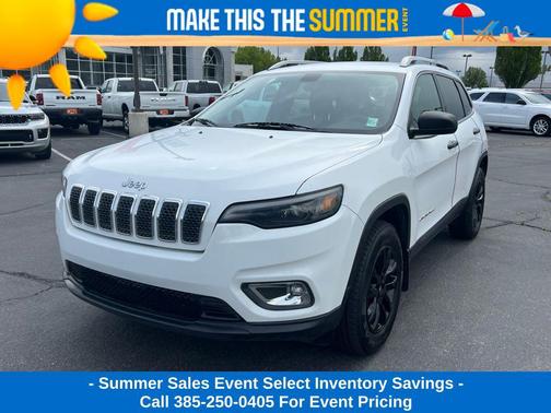 Bright White Clearcoat 2019 Jeep Cherokee Latitude
