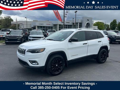 Bright White Clearcoat 2019 Jeep Cherokee Latitude