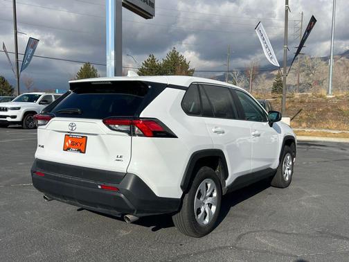 2024 Toyota RAV4 LE