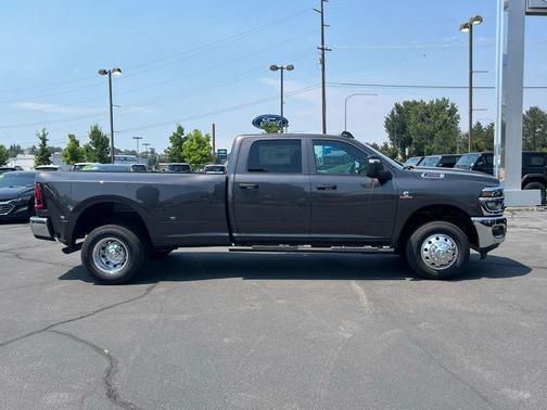 2025 RAM 3500 Tradesman Crew Cab 4x4 8' Box