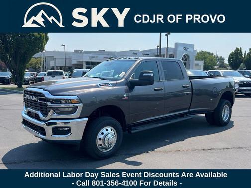 2025 RAM 3500 Tradesman Crew Cab 4x4 8' Box
