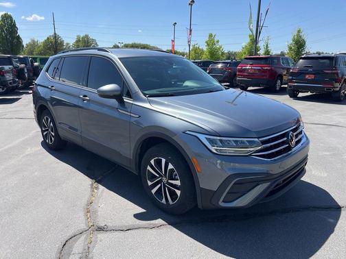 Deep Black Pearl 2024 Volkswagen Tiguan 2.0T S 4MOTION