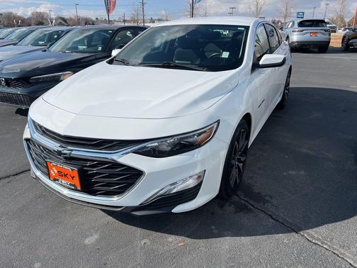 2022 Chevrolet Malibu FWD RS
