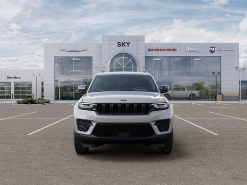 Silver Zynith 2025 Jeep Grand Cherokee Altitude