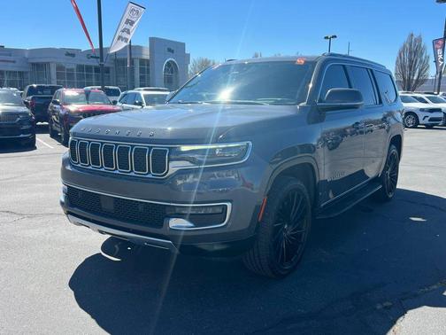 Baltic Gray Metallic Clearcoat 2022 Jeep Wagoneer Series III 4x4