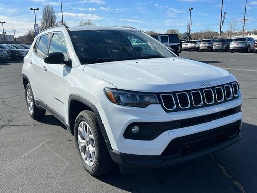 Bright White Clearcoat 2025 Jeep Compass Latitude