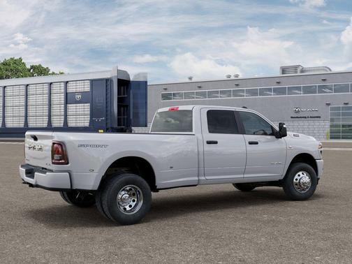 Bright White Clearcoat 2026 RAM 3500 Big Horn Crew Cab 4x4 8' Box