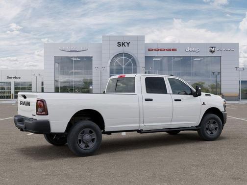Bright White Clearcoat 2026 RAM 3500 Tradesman Crew Cab 4x4 8' Box