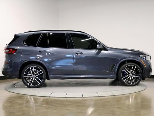 2022 BMW X5 M50i