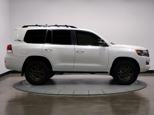 Blizzard Pearl 2021 Toyota Land Cruiser Heritage Edition