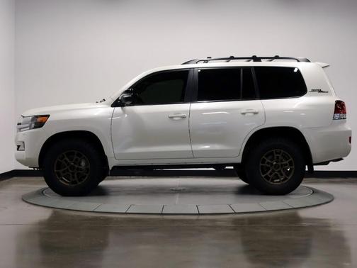Blizzard Pearl 2021 Toyota Land Cruiser Heritage Edition